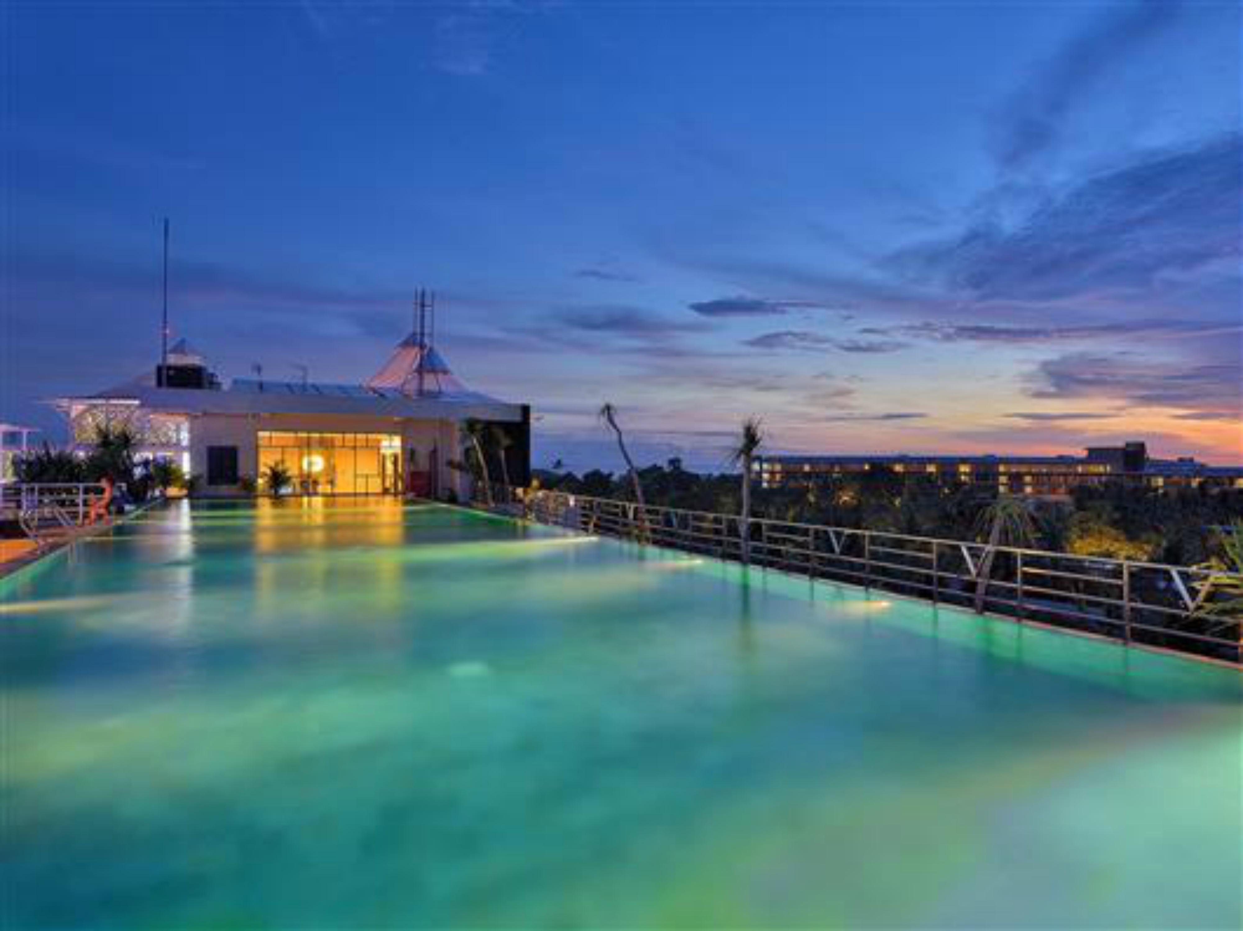De Vins Sky Hotel Seminyak Екстериор снимка