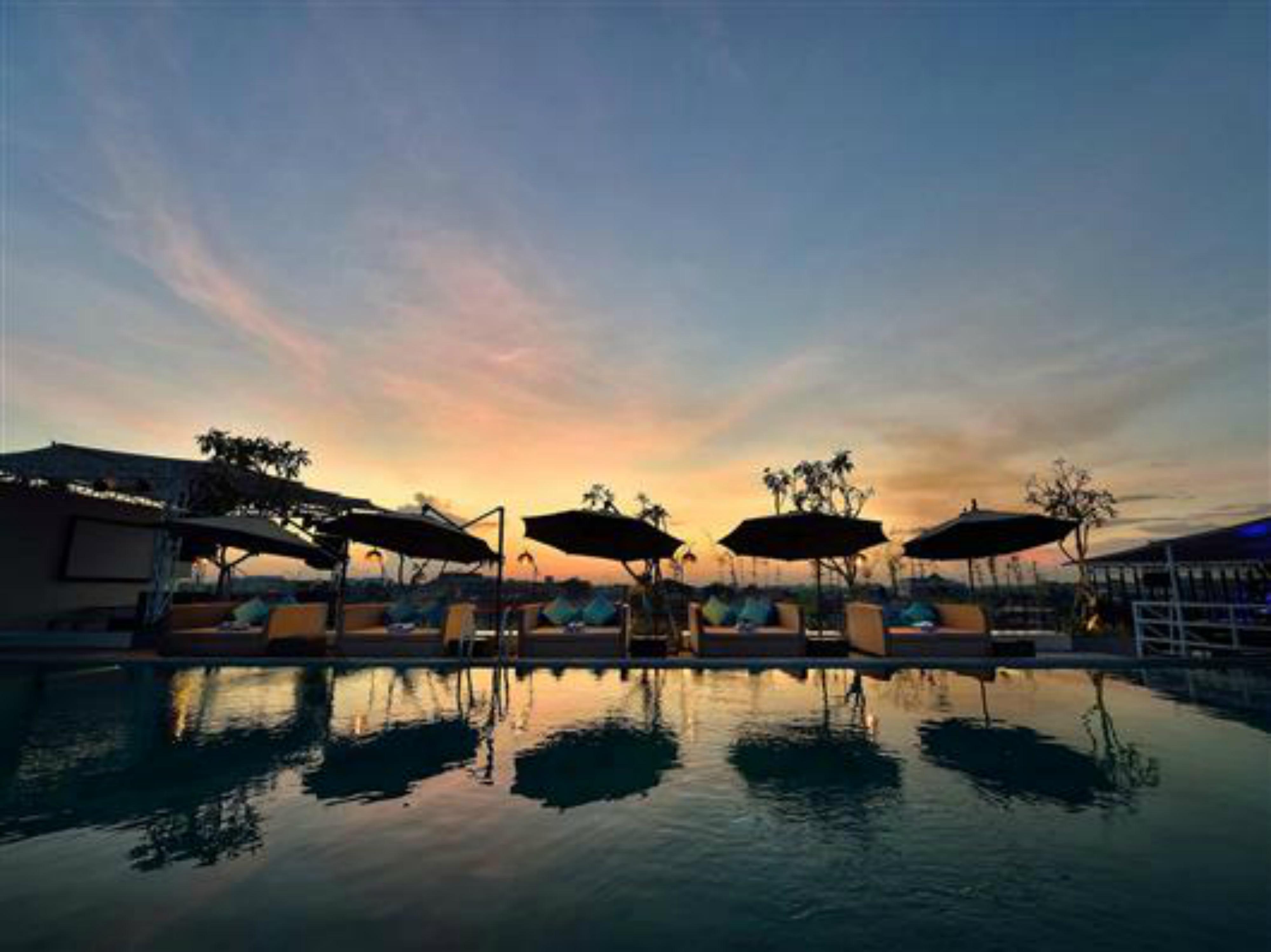 De Vins Sky Hotel Seminyak Екстериор снимка