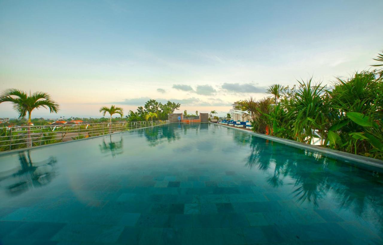 De Vins Sky Hotel Seminyak Екстериор снимка